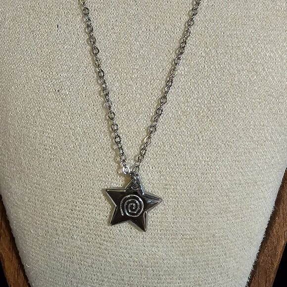 Stainless steel 16" necklace with star charm and 2"extender - Picture 2 of 4